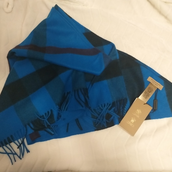 Burberry Scarf - Picture 3 of 5